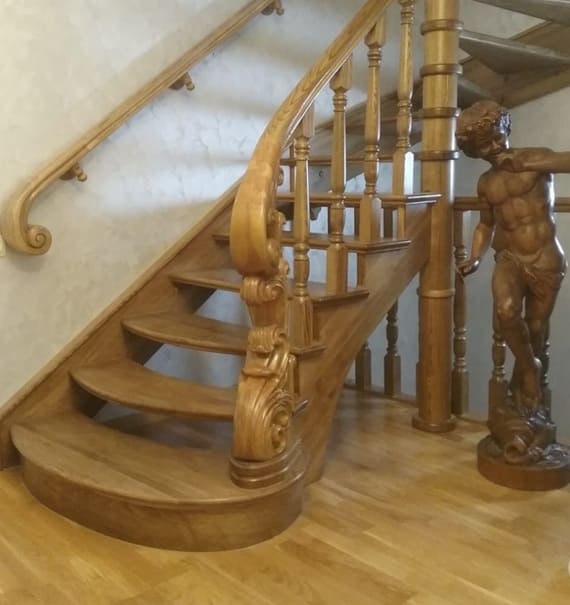 Лестницы деревянные из массива дуба, ясеня